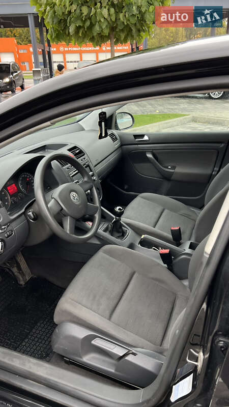 Хетчбек Volkswagen Golf 2004 в Луцьку