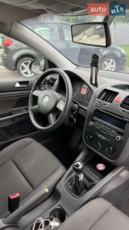 Хетчбек Volkswagen Golf 2004 в Луцьку