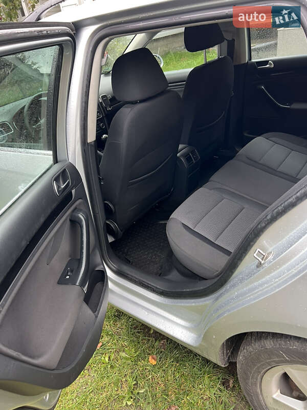 Универсал Volkswagen Golf 2010 в Костополе