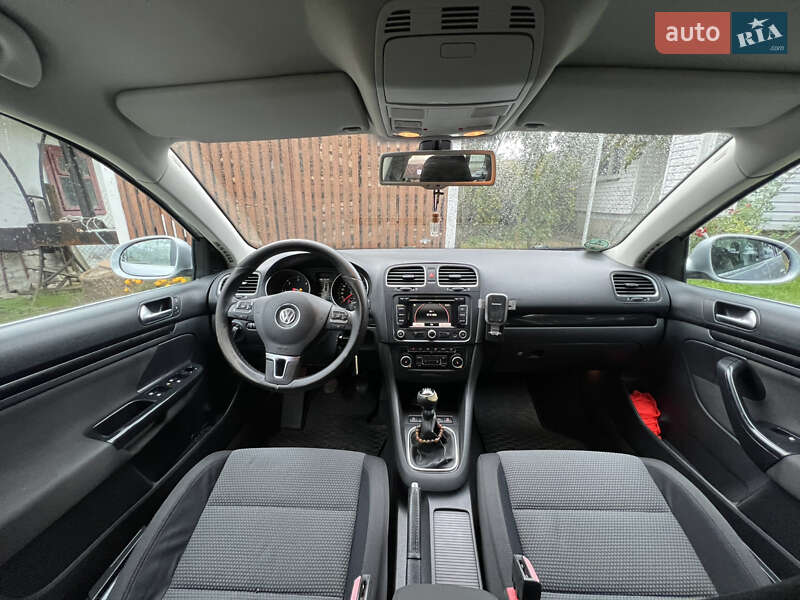 Универсал Volkswagen Golf 2010 в Костополе