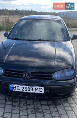 Хетчбек Volkswagen Golf 2001 в Львові