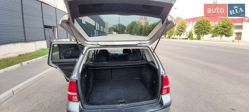 Універсал Volkswagen Golf 2004 в Охтирці