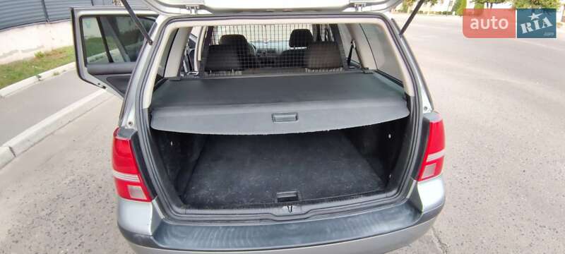 Універсал Volkswagen Golf 2004 в Охтирці