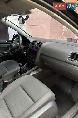 Хэтчбек Volkswagen Golf 2004 в  фото 21 Хэтчбек Volkswagen Golf 2004 в