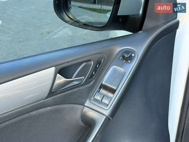 Хэтчбек Volkswagen Golf 2011 в Одессе