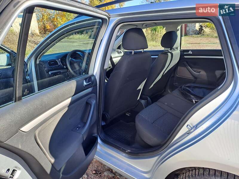 Универсал Volkswagen Golf 2010 в Нововолынске