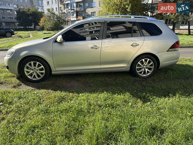 Універсал Volkswagen Golf 2010 в Шептицькому