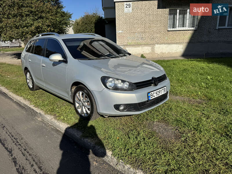 Універсал Volkswagen Golf 2010 в Шептицькому