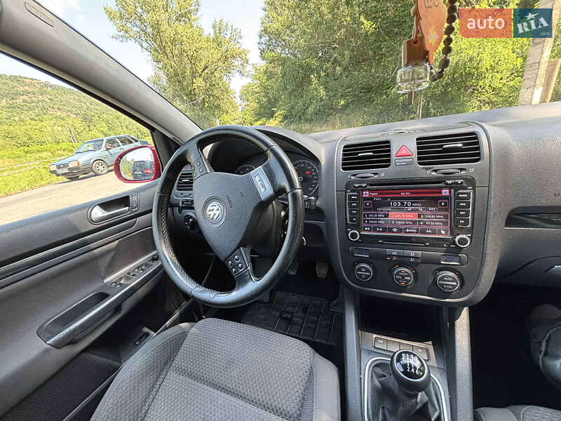 Хетчбек Volkswagen Golf 2006 в Береговому