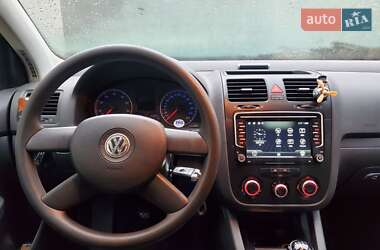 Хэтчбек Volkswagen Golf 2004 в 