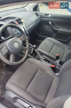 Хэтчбек Volkswagen Golf 2004 в 