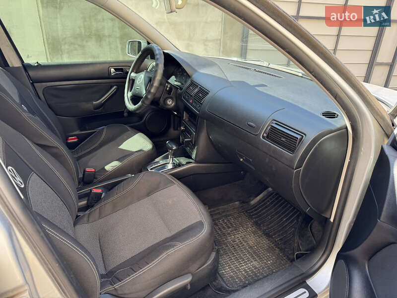 Хэтчбек Volkswagen Golf 2000 в Фонтанке