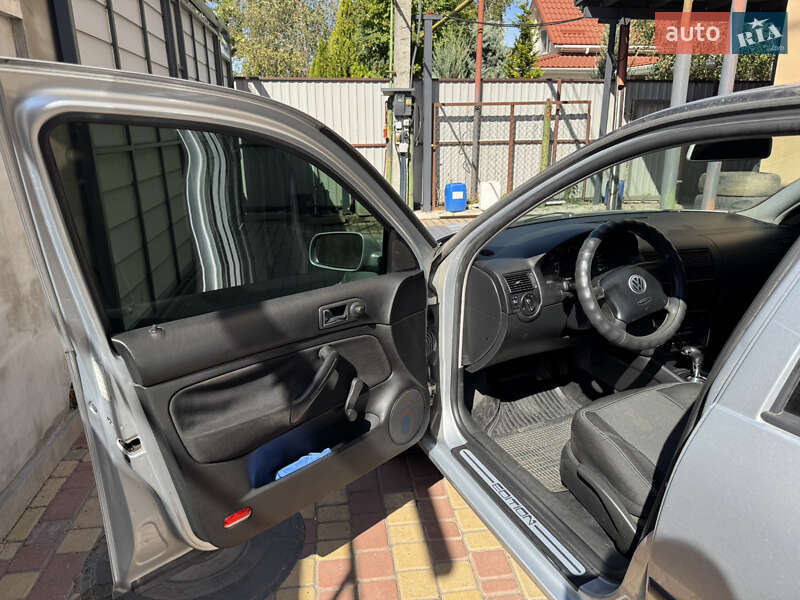 Хэтчбек Volkswagen Golf 2000 в Фонтанке