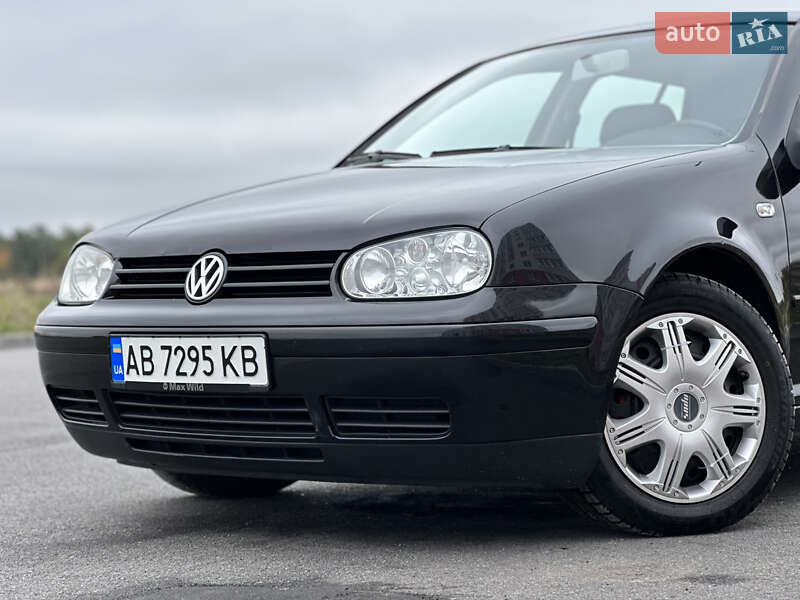 Хетчбек Volkswagen Golf 2003 в Вінниці