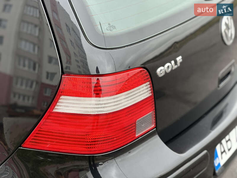 Хетчбек Volkswagen Golf 2003 в Вінниці