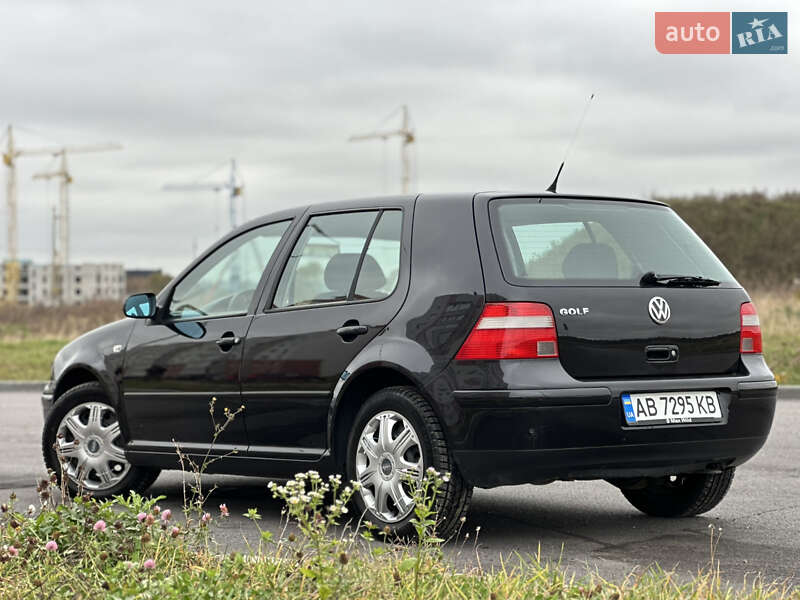 Хетчбек Volkswagen Golf 2003 в Вінниці
