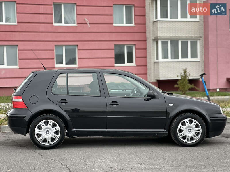 Хетчбек Volkswagen Golf 2003 в Вінниці