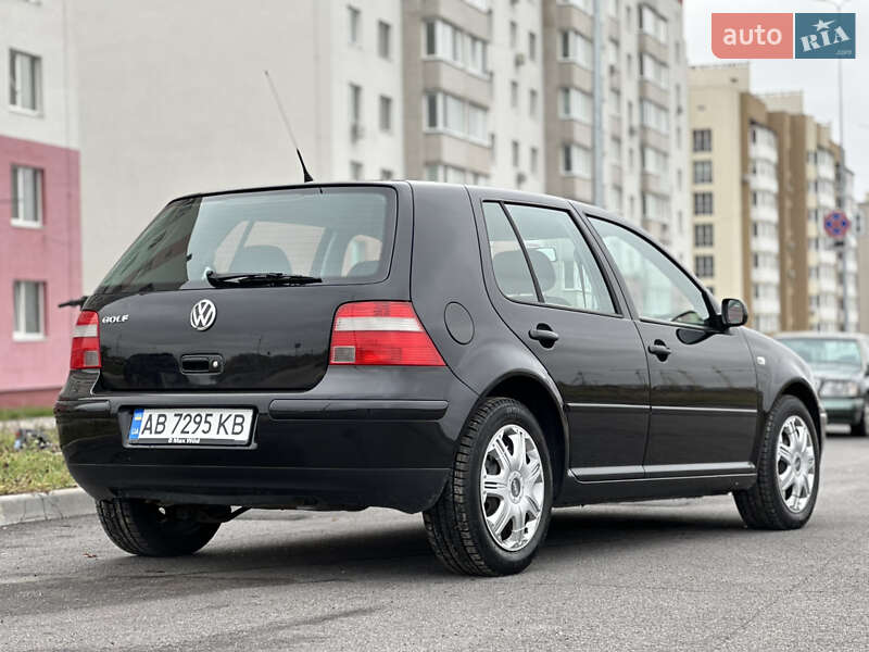 Хетчбек Volkswagen Golf 2003 в Вінниці