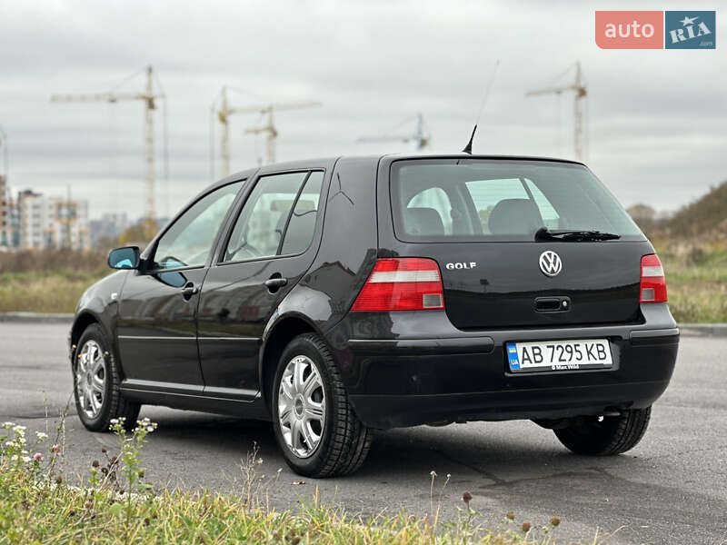 Хетчбек Volkswagen Golf 2003 в Вінниці