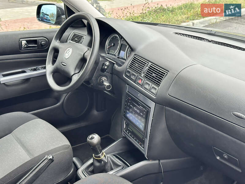 Хетчбек Volkswagen Golf 2003 в Вінниці