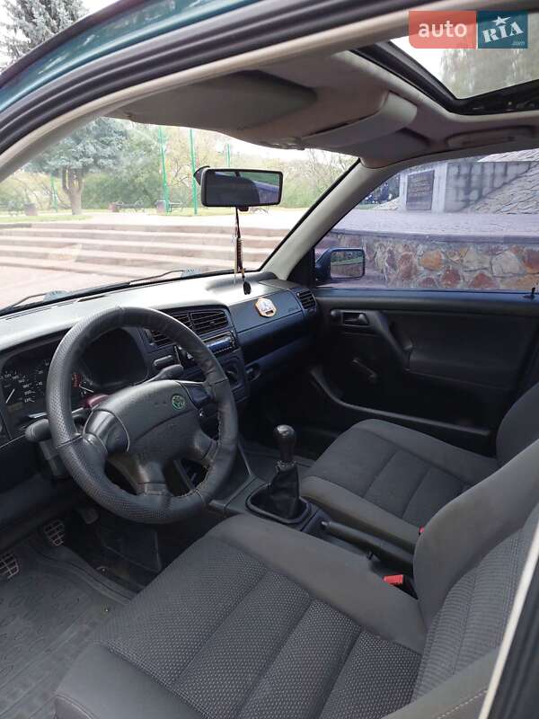 Хетчбек Volkswagen Golf 1998 в Могилів-Подільському