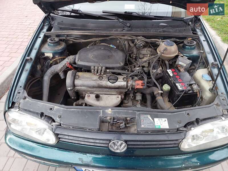 Хетчбек Volkswagen Golf 1998 в Могилів-Подільському