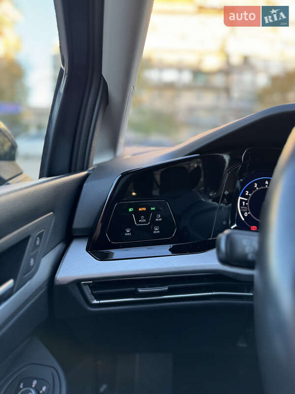 Универсал Volkswagen Golf 2021 в Киеве