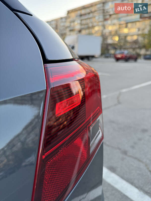 Универсал Volkswagen Golf 2021 в Киеве