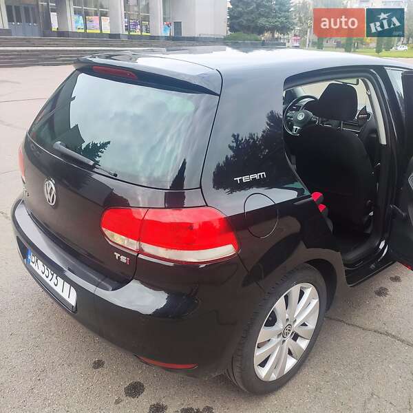 Хетчбек Volkswagen Golf 2010 в Рівному