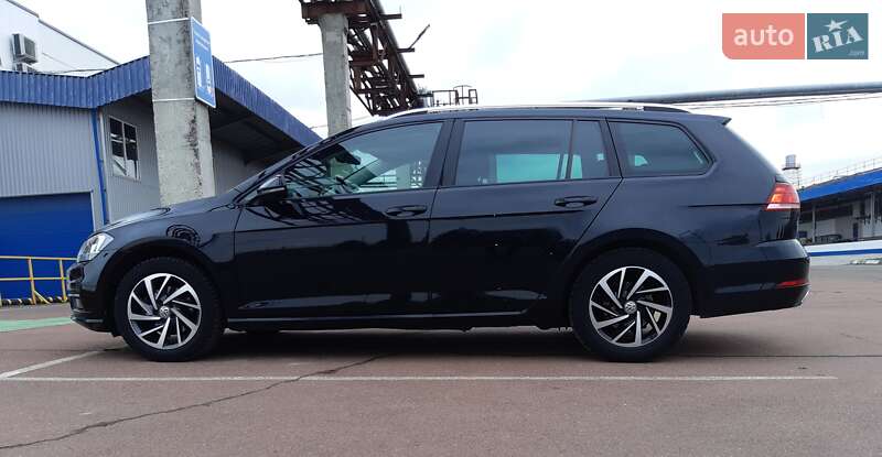 Універсал Volkswagen Golf 2018 в Калуші