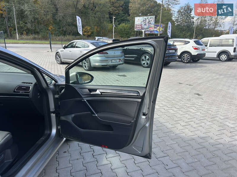 Универсал Volkswagen Golf 2014 в Черновцах