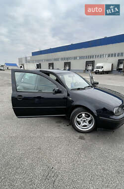 Хэтчбек Volkswagen Golf 1999 в Киеве