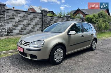 Хэтчбек Volkswagen Golf 2005 в  Хэтчбек Volkswagen Golf 2005 в