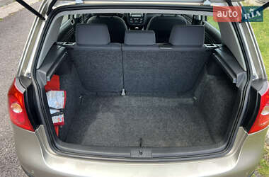 Хэтчбек Volkswagen Golf 2005 в  фото 13 Хэтчбек Volkswagen Golf 2005 в