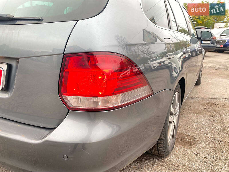 Універсал Volkswagen Golf 2011 в Вінниці