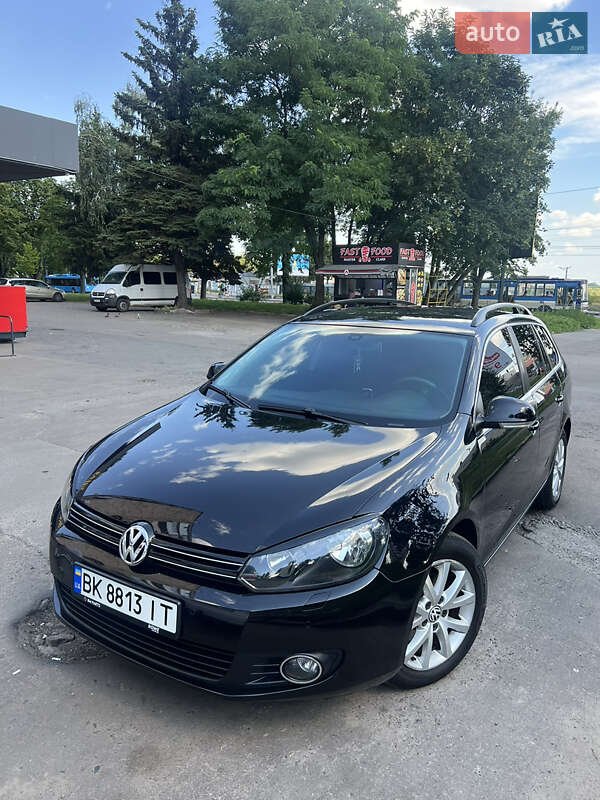 Универсал Volkswagen Golf 2010 в Ровно