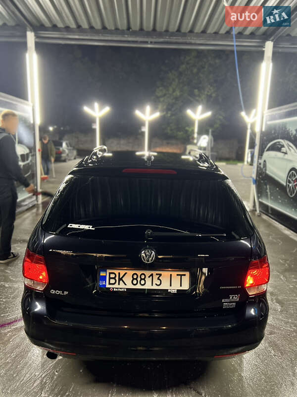 Универсал Volkswagen Golf 2010 в Ровно