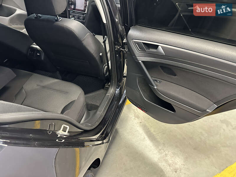 Універсал Volkswagen Golf 2017 в Києві