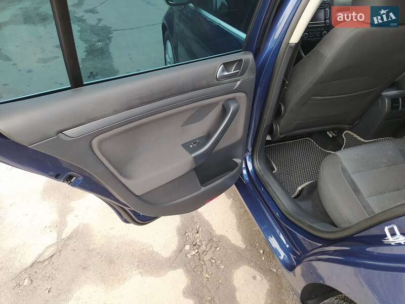 Универсал Volkswagen Golf 2012 в Казатине