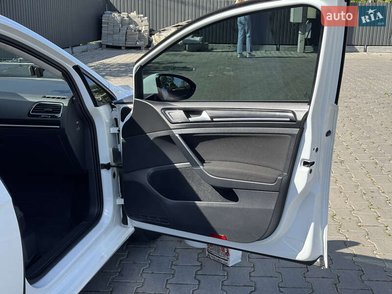 Універсал Volkswagen Golf 2015 в Львові