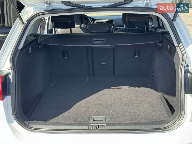 Універсал Volkswagen Golf 2015 в Львові