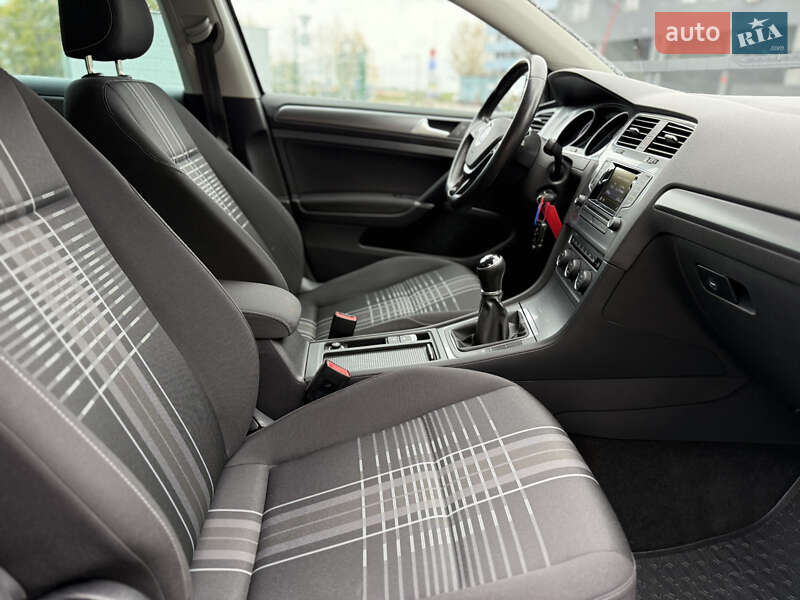 Универсал Volkswagen Golf 2016 в Киеве фото 9 Универсал Volkswagen Golf 2016 в Киеве