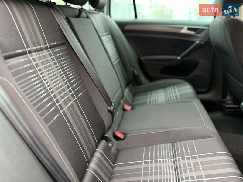 Универсал Volkswagen Golf 2016 в Киеве фото 12 Универсал Volkswagen Golf 2016 в Киеве