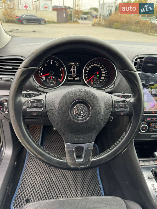 Хэтчбек Volkswagen Golf 2010 в Киеве