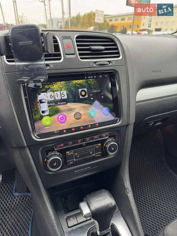 Хэтчбек Volkswagen Golf 2010 в Киеве