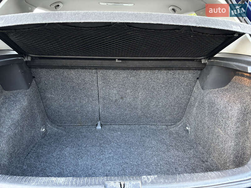 Хэтчбек Volkswagen Golf 2004 в Могилев-Подольске