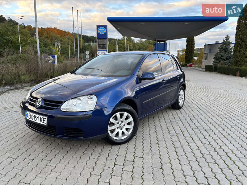 Хэтчбек Volkswagen Golf 2004 в Могилев-Подольске