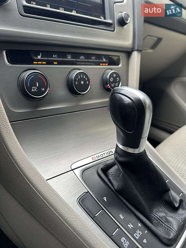 Универсал Volkswagen Golf 2016 в Киеве фото 11 Универсал Volkswagen Golf 2016 в Киеве