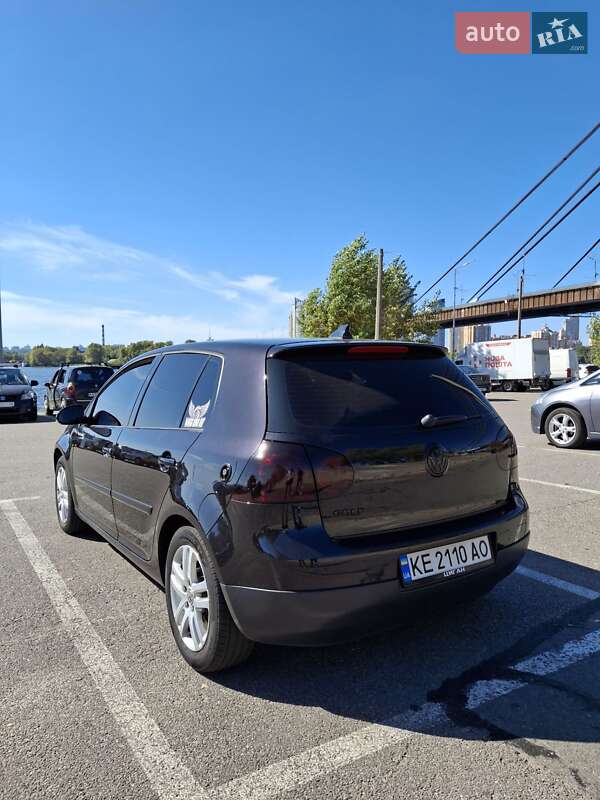 Хэтчбек Volkswagen Golf 2008 в Днепре