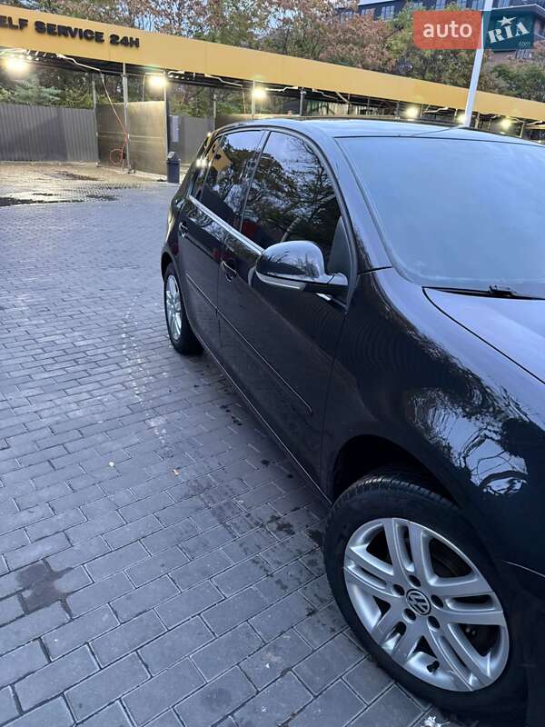 Хэтчбек Volkswagen Golf 2008 в Днепре